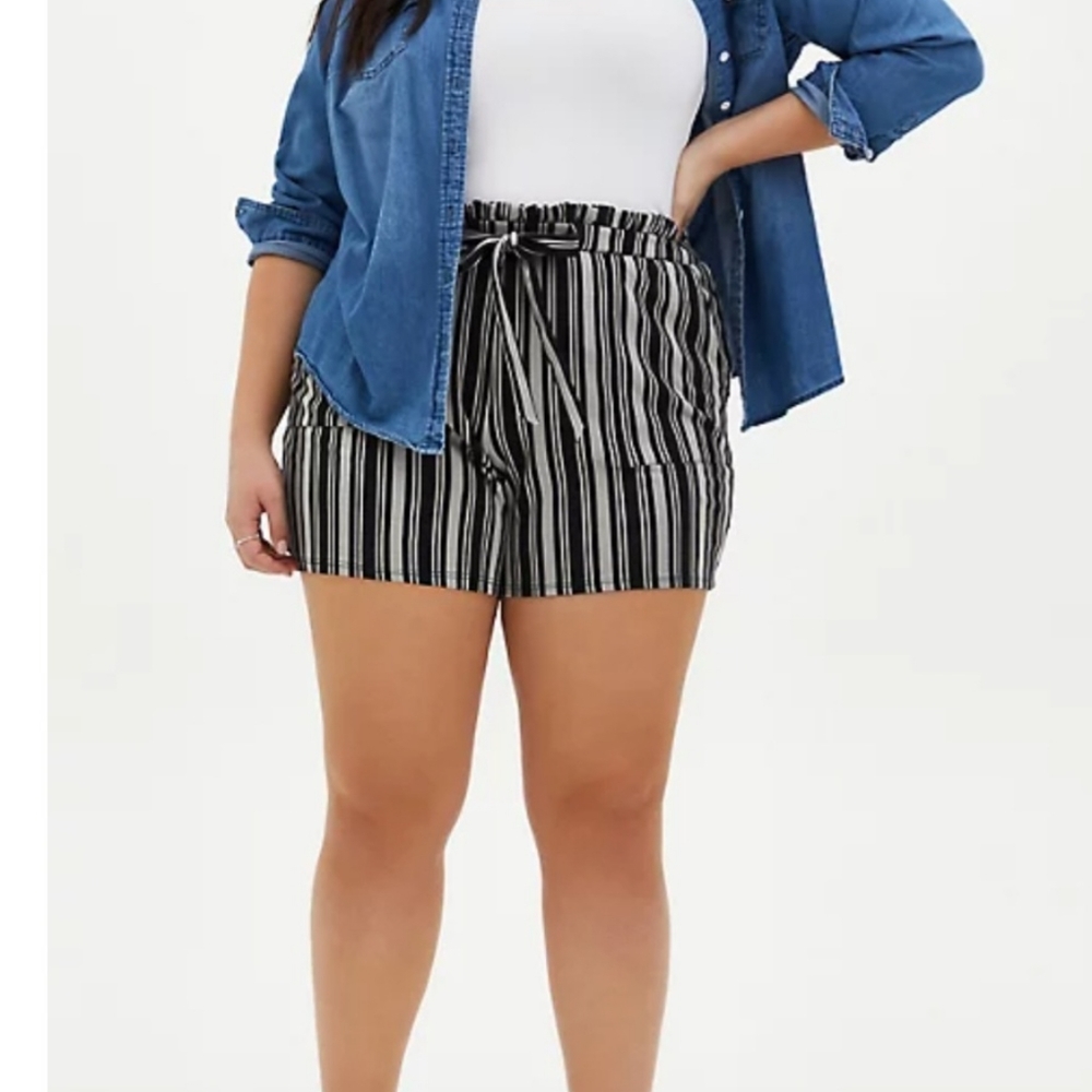 Torrid Paperbag Ponte Tan & Black Stripe Shorts Women's Plus Size 1 1X or 14/16